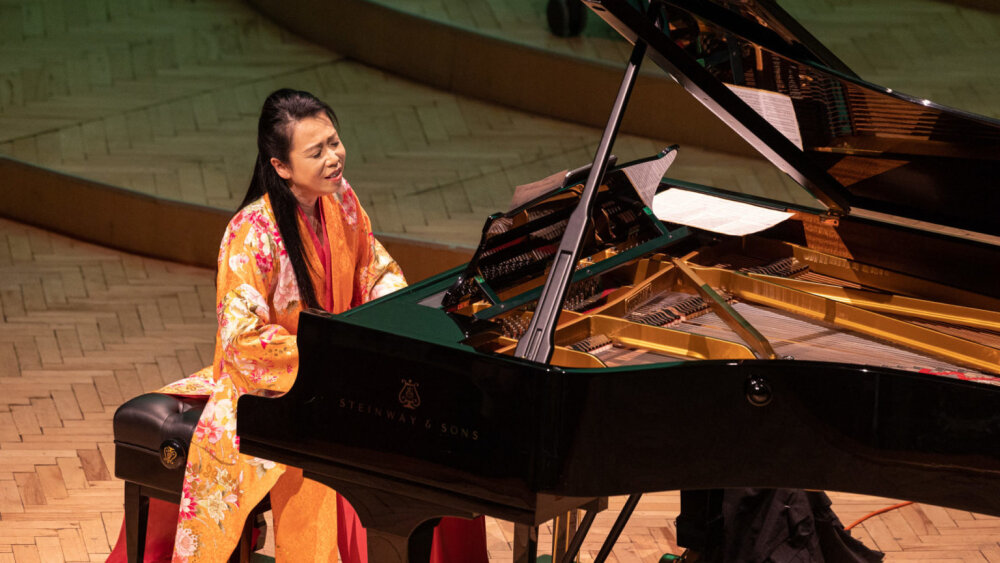 Maki Namekawa: Intímne puto medzi klaviristkou, minimal-music a publikom