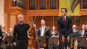 Pod taktovkou Johna Warnera v Košiciach: desivý odkaz Moyzesa a plač violončela