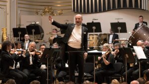 Žánrovo vynovená, bohatšia, dynamicky intenzívna filmová hudba v Redute