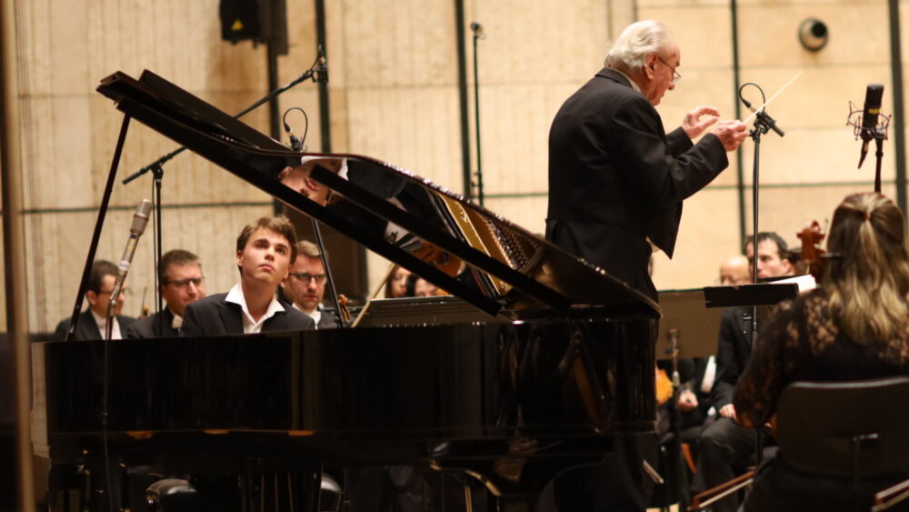 Koncert SOSR: klavirista Ryan Martin Bradshaw a Straussov Zarathustra