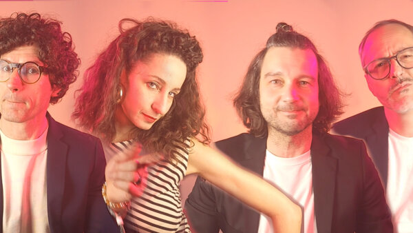 Puding pani Elvisovej vydávajú nový singel a veselý klip Space Taxi