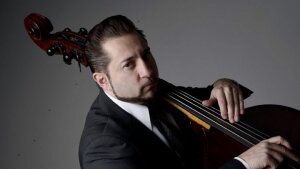 Hudba 20. storočia nemusí byť nudná a technická: Robert Vizvári a jeho plnokrvná muzikalita