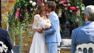 Film Alibi na mieru 2 zastupuje odvážny francúzsky humor