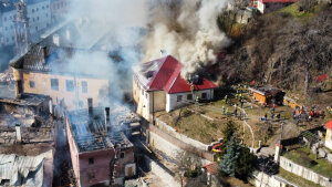 Kosmopol zhorel, pomôžte mu vstať z popola