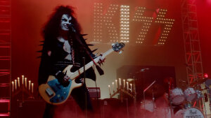 O mesiac príde do kín Stávka na zlato – film o mužovi, ktorý objavil Kiss, Cher či Donnu Summer