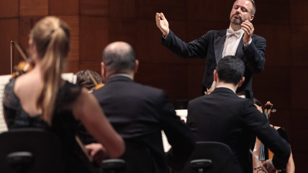 Pod taktovkou Roberta Jindru: Mozartov Koncert pre flautu, harfu a orchester a mystický Prokofiev