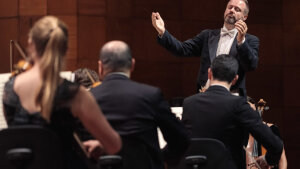 Pod taktovkou Roberta Jindru: Mozartov Koncert pre flautu, harfu a orchester a mystický Prokofiev