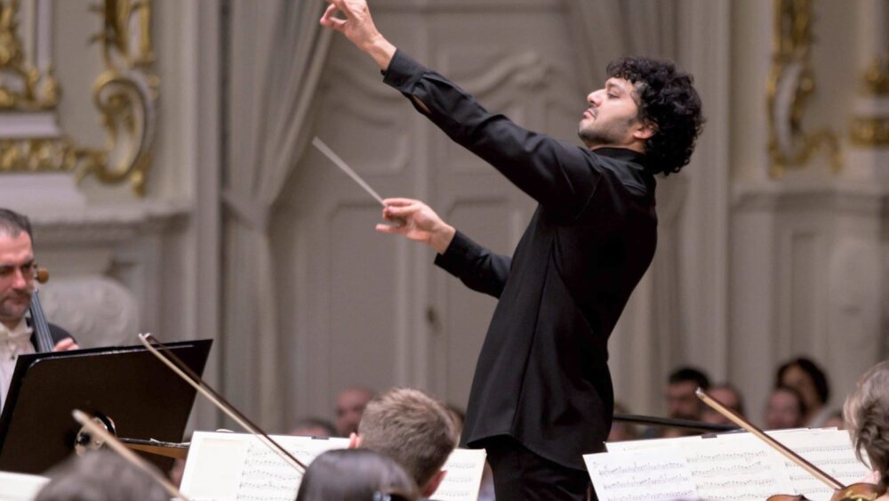 Pod taktovkou Hosseina Pishkara: živelný Musorgskij a poetický let Sibeliových labutí