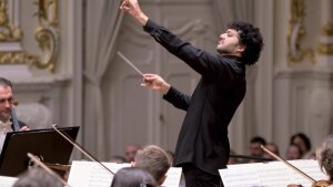 Pod taktovkou Hosseina Pishkara: živelný Musorgskij a poetický let Sibeliových labutí