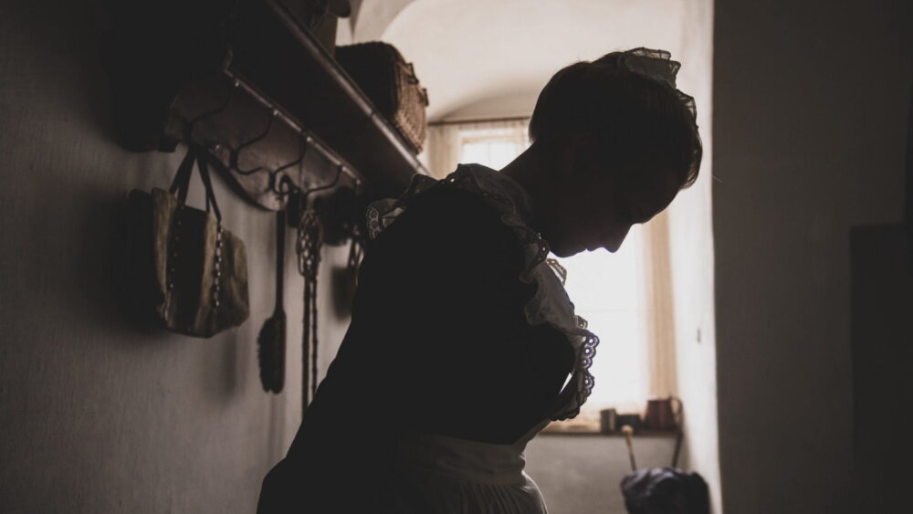 Slúžka je dôležitým filmom, ktorý však opakuje chyby aj pravdy iných