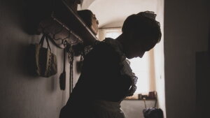 Slúžka je dôležitým filmom, ktorý však opakuje chyby aj pravdy iných