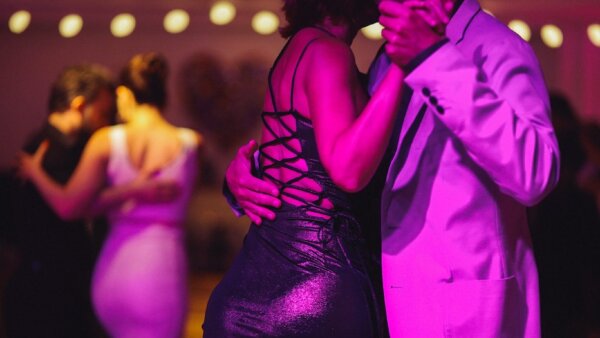 Maratón „povinných“ objatí