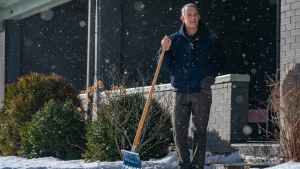 Tom Hanks má ako Otto iba dve úlohy, pobaviť a rozplakať