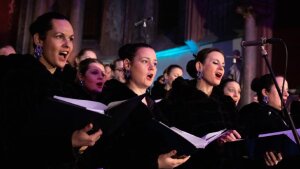 Vianoce Les Sirènes: pôsobivý Britten, gospely a Tichá noc s klavírnymi improvizáciami