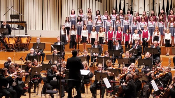 Vianočná radosť z klasiky, jazzu a kolied pod taktovkou Adriana Kokoša