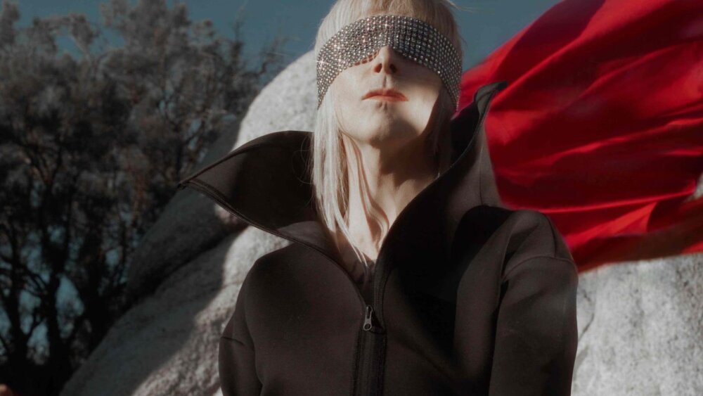 Chris Corner a jeho IAMX prídu predstaviť novú hudobnú terapiu