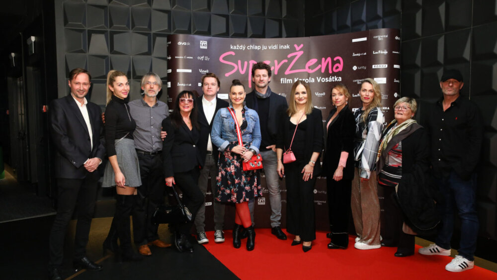 Slávnostná premiéra slovenskej komédie Superžena bola plná známych tvárí