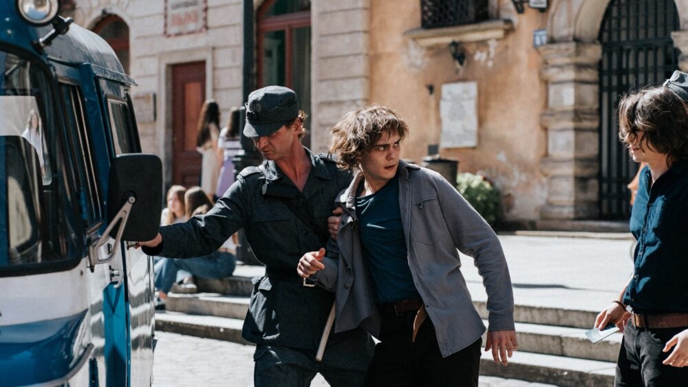 Film Nezanechať stopy vstúpi do kín v deň výročia Nežnej revolúcie