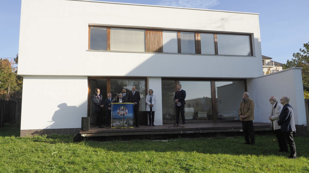 Manželka sochára Jána Mathého Eva Mathéová darovala celú pozostalosť mestu