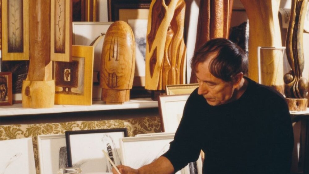 Profilová výstava Štefana Kubíka v Piešťanoch: socha v dialógu s kresbami a skicami