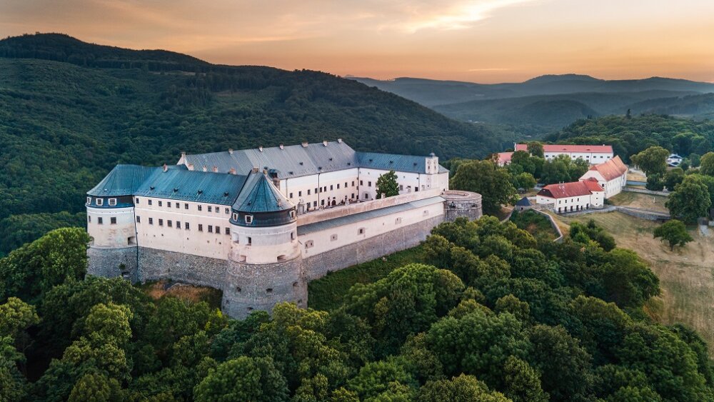 Na hrad Červený kameň zavíta Pes baskervillský