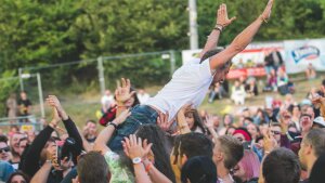 O mesiac štartuje festival ŽÁKOVIC OPEN, ponúka nadupaný lineup a špeciálnu Poctu Mekymu!