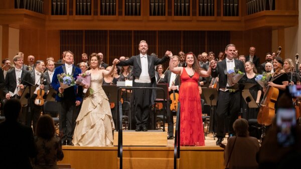 Nadpozemská krása kultového Lohengrina pod taktovkou Roberta Jindru