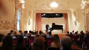 Kasíkov recitál: bolesť a dráma Beethovenových sonát, majestátne Obrázky z výstavy