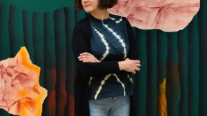 Maliarka Rita Koszorús pokrstí knihu