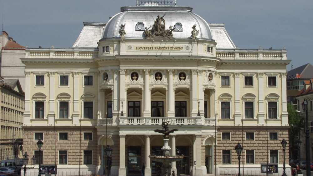 Inšpektorát práce zakázal používanie historickej budovy SND