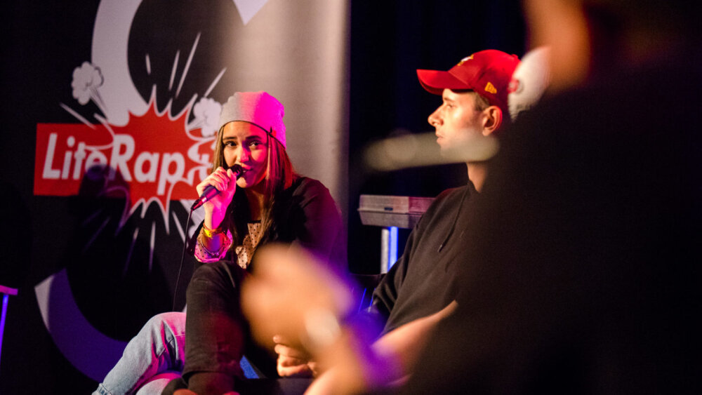 Keď rinčia zbrane, mlčia múzy...