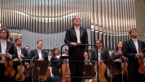 Slovenská filharmónia a James Judd vyjadria solidaritu Ukrajine