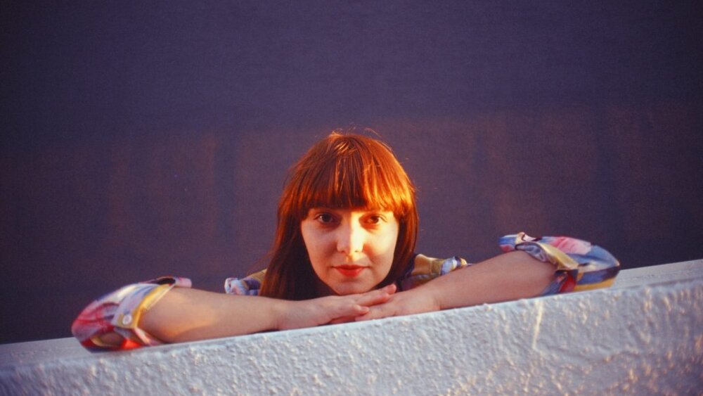 Agi Hlavenková vydáva debutové EP Nechajte ma horieť!