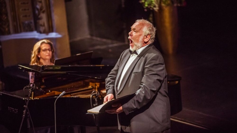 Piesňový recitál Petra Mikuláša v slovenských mestách