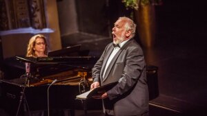 Piesňový recitál Petra Mikuláša v slovenských mestách