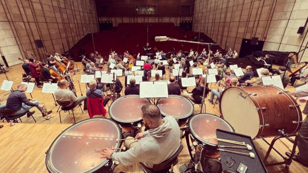 Rozhlasáci pod taktovkou Lejavu s gitaristom Veselým a klaviristom Fančovičom