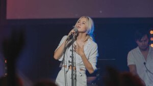 Nablýskané tanečné súťaže a hľadanie Boha – aj o tom je nórsky pôsobivý film DISCO