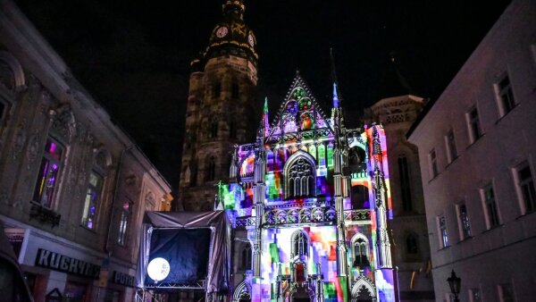 Pandemická Biela noc rozžiari mesto umením aj v obmedzenom režime