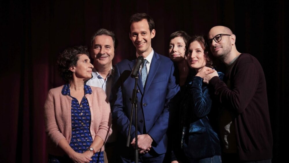 Spoznajte komický príbeh Adriena, ktorý musí predniesť prípitok