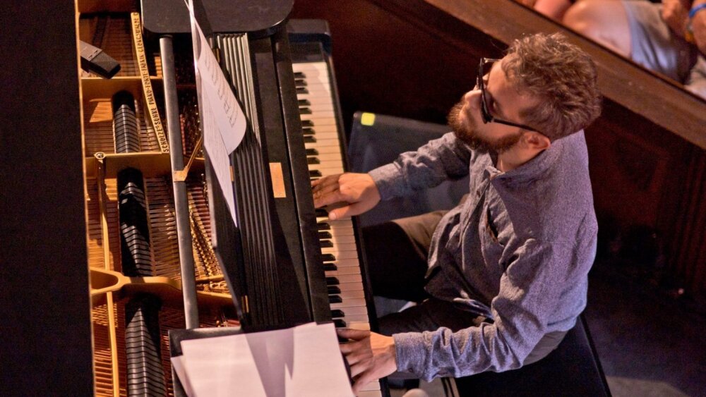 V Modre to žilo: Headmovers, Kaczmarczyk, Tellemarkk a Basostroj