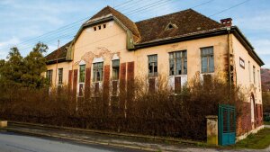 Stará škola v Kokave nad Rimavicou opäť ožíva