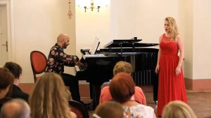 Český Krumlov sa v lete sa rozoznie recitálom Franza Hawlatu a jeho kurzistov