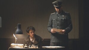 Klamal, aby prežil... Vojnová dráma Perzské lekcie vstupuje do slovenských kín