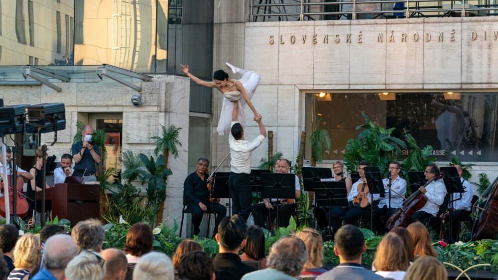 Letné gala SND na nábreží Dunaja