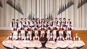 Folklór vo fraku pod taktovkou Kokoša: Kučerová, Dvorský aj Lúčnica!