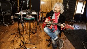 Slovenská legenda Peter Nagy prichádza po 12-tich rokoch s novým albumom „Petrolej“!