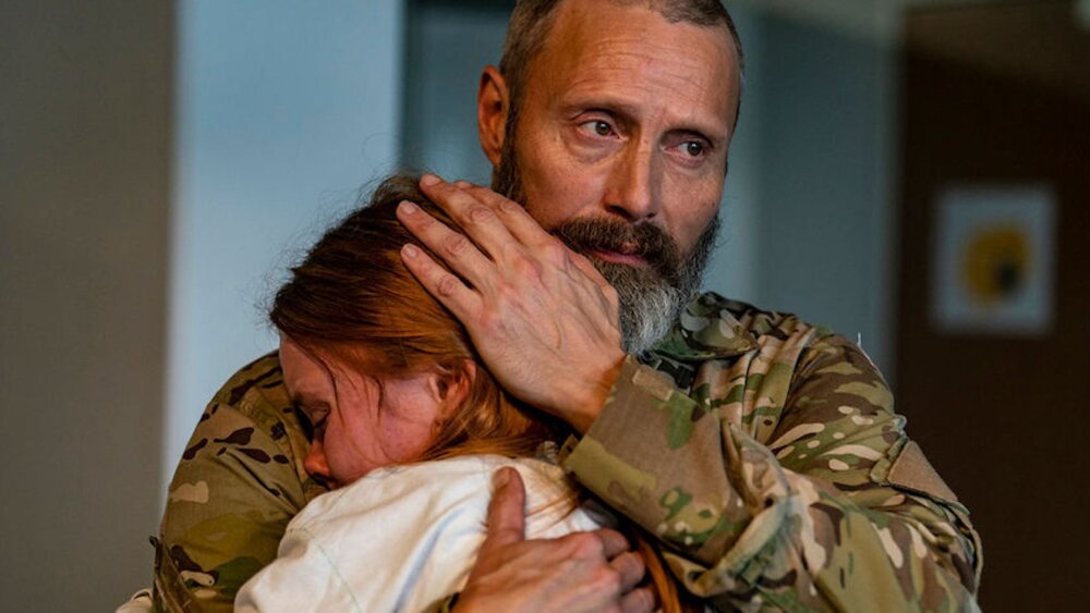 Mads Mikkelsen ozlomkrky láme krky v otvorených kinách