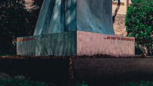 Na bienále v Benátkach reprezentuje Trenčín socha spred Meriny