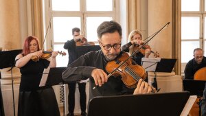 Smutné Serenády pre radosť s Hilaris