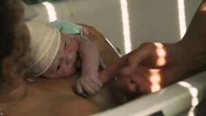 Pôsobivý triptych o neviditeľných traumách